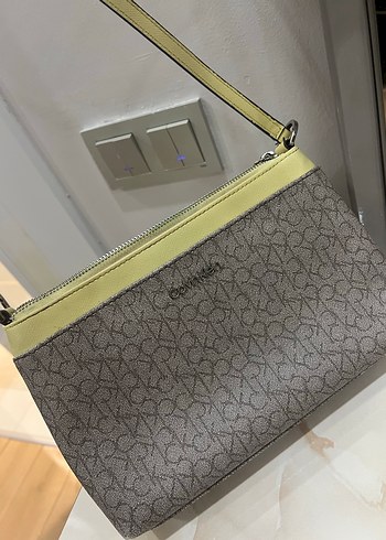 Calvin Klein Sarı Gri Baskılı Kadın Çapraz Çanta - Görsel 2