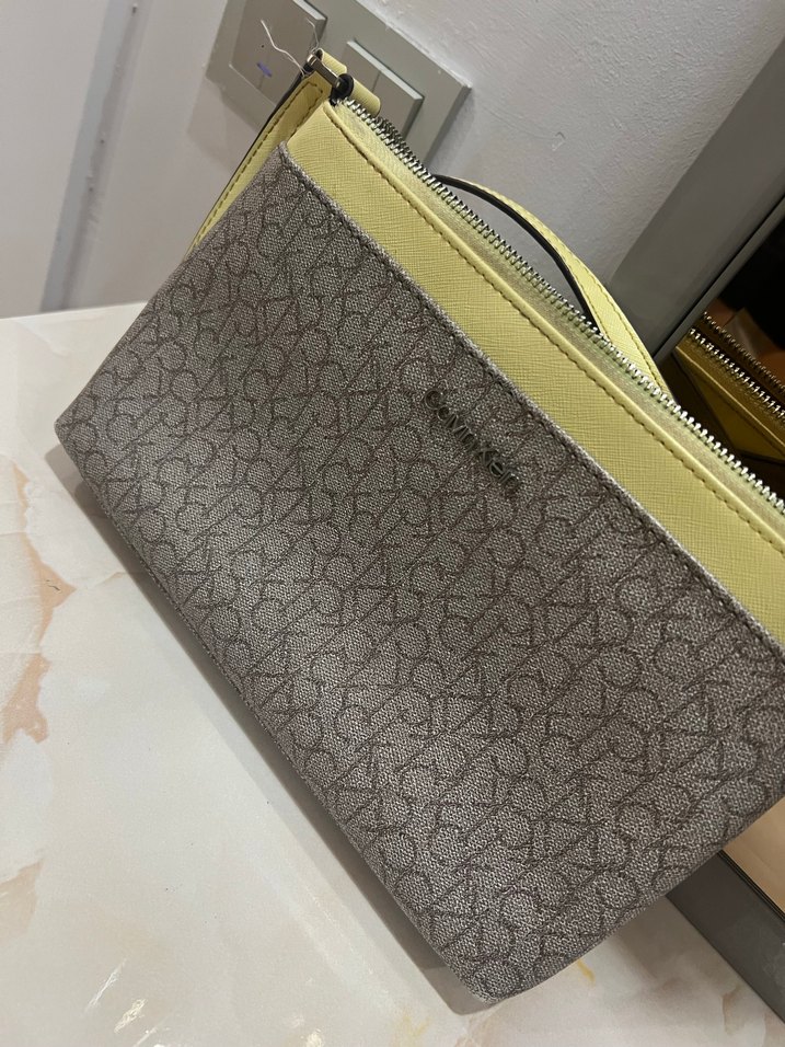 Calvin Klein Sarı Gri Baskılı Kadın Çapraz Çanta - Görsel 3