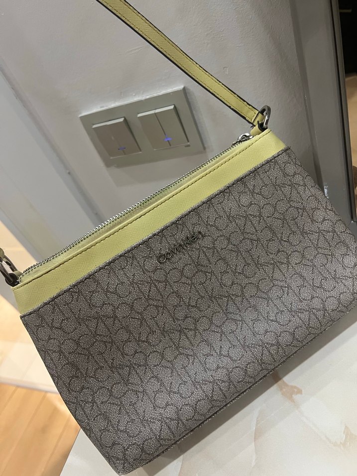 Calvin Klein Sarı Gri Baskılı Kadın Çapraz Çanta - Görsel 2