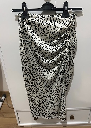 Zara Kadın Midi Desenli Geniş Kesim Pantolon - Görsel 2