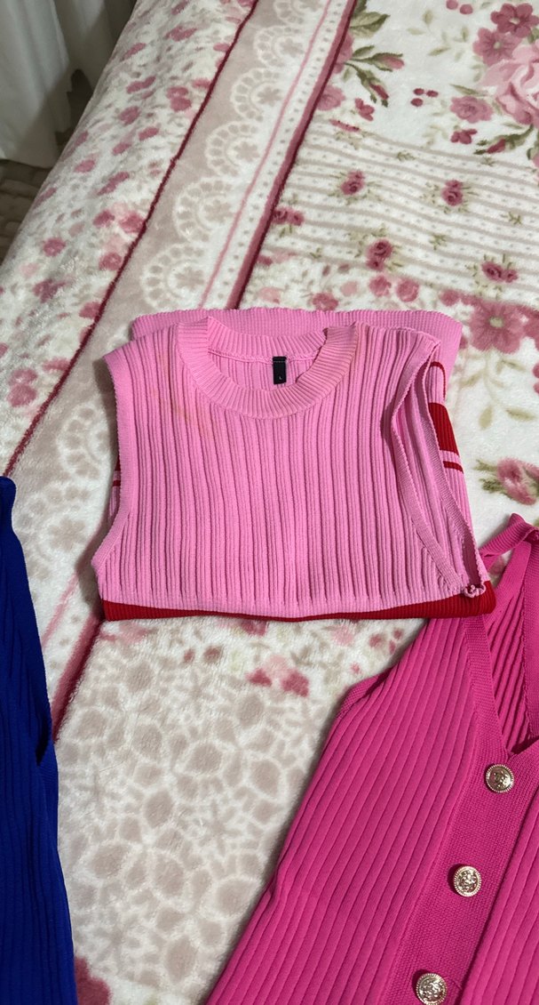 Renkli, Düğmeli, Kolsuz Kız Hırkası - Görsel 4