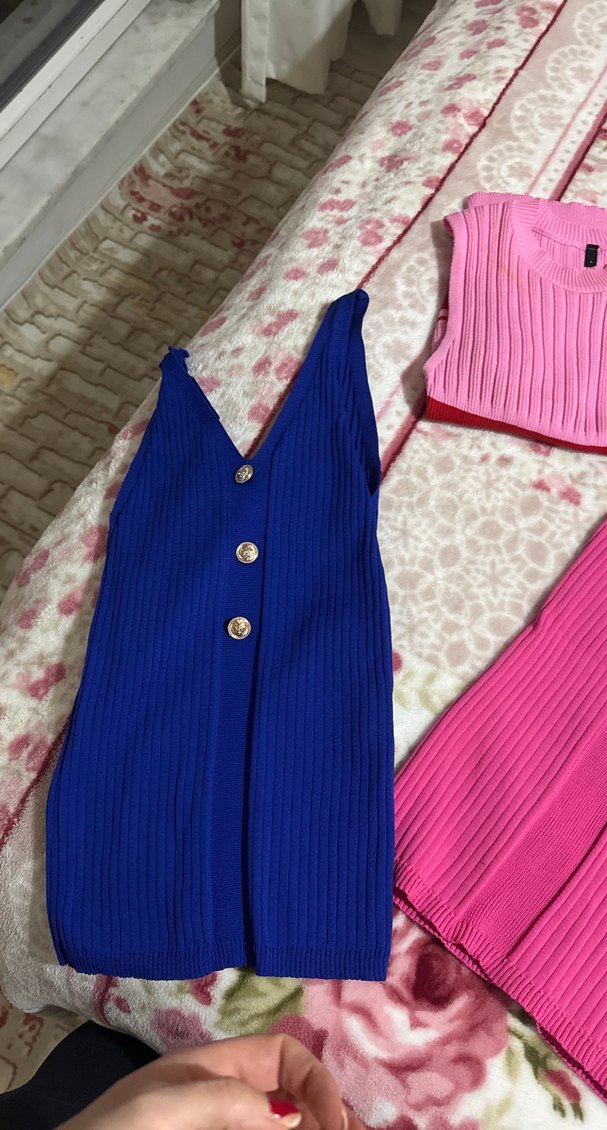 Renkli, Düğmeli, Kolsuz Kız Hırkası - Görsel 2