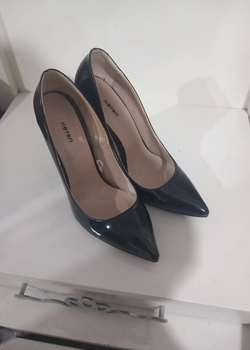 Siyah Parlak Yılan Desenli Stiletto