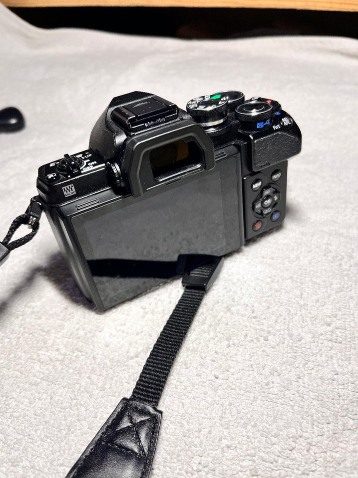 Olympus OM-D E-M10 Mark III + Yongnuo 42,5 mm Lens - Görsel 3