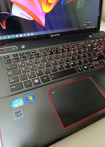 Toshiba Qosmio x870 Laptop - Görsel 3