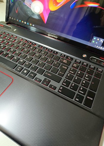 Toshiba Qosmio x870 Laptop - Görsel 4