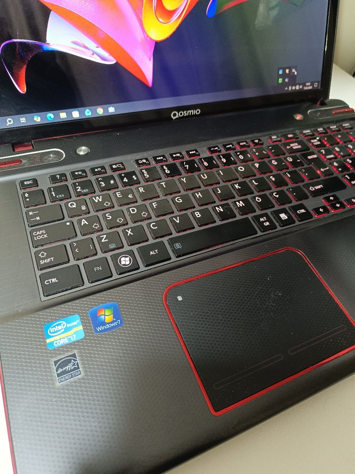 Toshiba Qosmio x870 Laptop - Görsel 3