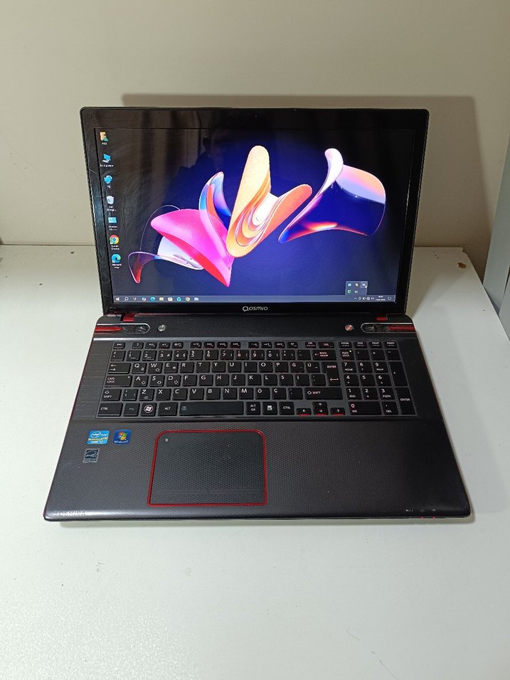 Toshiba Qosmio x870 Laptop - Görsel 2