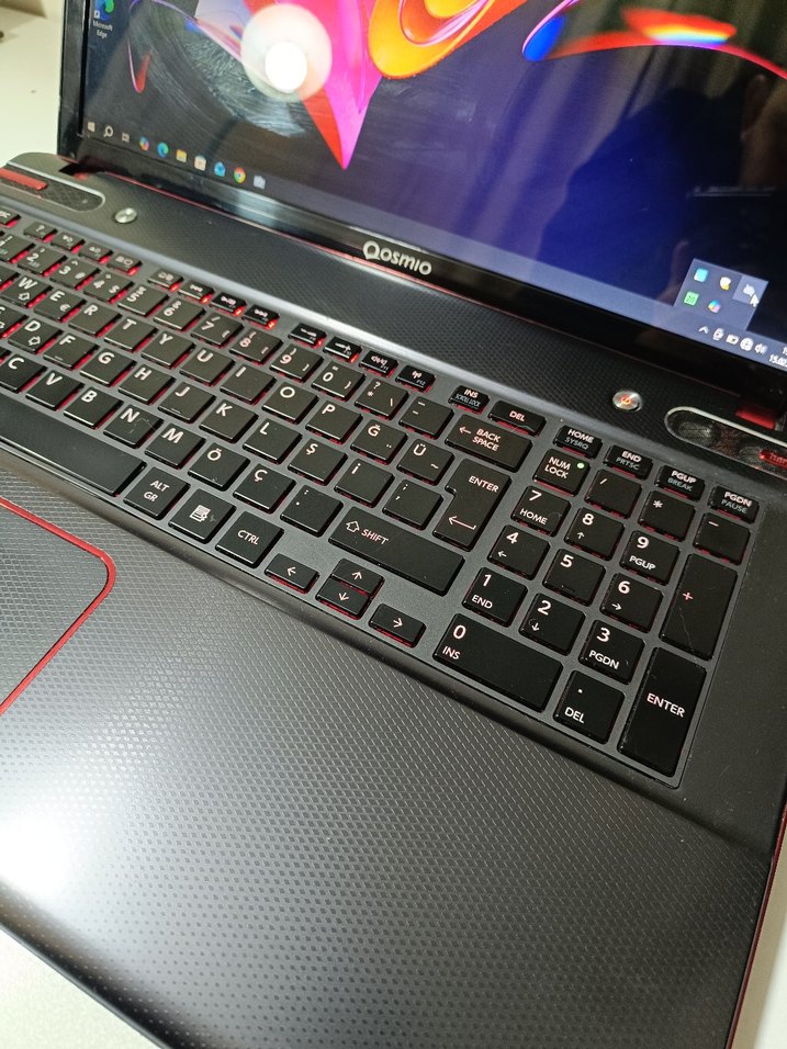 Toshiba Qosmio x870 Laptop - Görsel 4