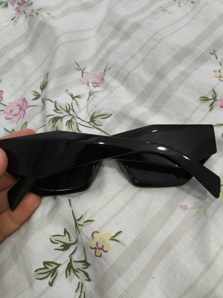 Siyah Şeffaf Gotik Kadın Güneş Gözlüğü - Görsel 2