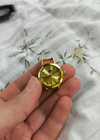 Düğmeli Vintage Kadın Altın Saat - Görsel 3