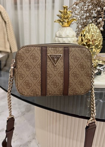 Guess Monogramli Sik Omuz Cantasi