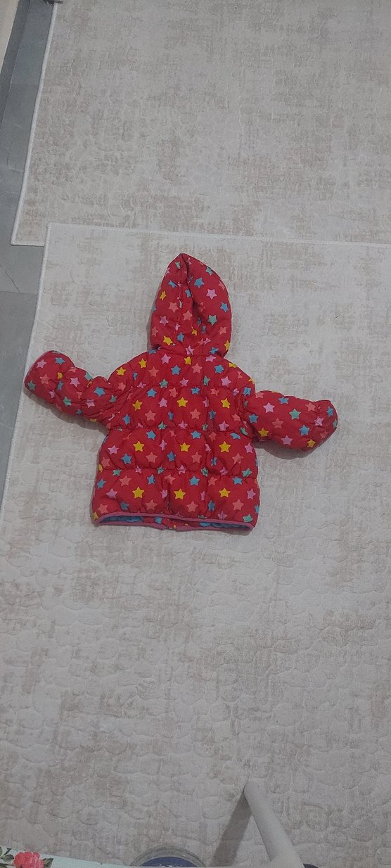 Kız Çocuk Kapüşonlu Renkli Yıldızlı Mont - Görsel 3