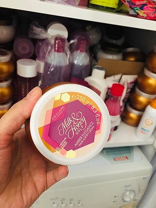 Amberli ballı vücut kremi