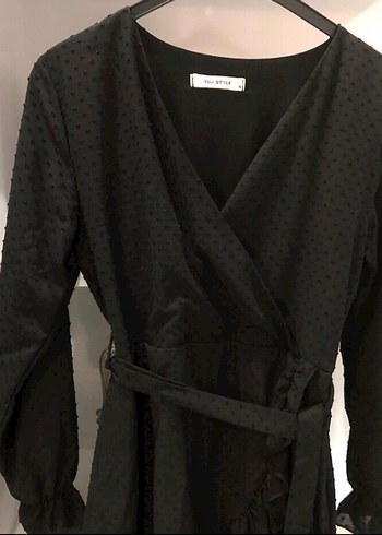 #QU STAYLE İÇİNDEN PUANTİYELİ Siyah renkli, kemerli ve V yaka - Görsel 8