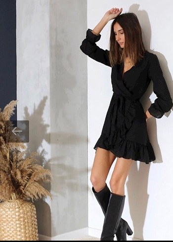 #QU STAYLE İÇİNDEN PUANTİYELİ Siyah renkli, kemerli ve V yaka - Görsel 2