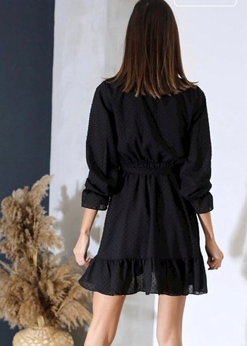 #QU STAYLE İÇİNDEN PUANTİYELİ Siyah renkli, kemerli ve V yaka - Görsel 4