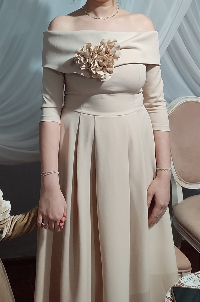 Bej Madonna Yaka Uzun Kol Abiye - Görsel 5