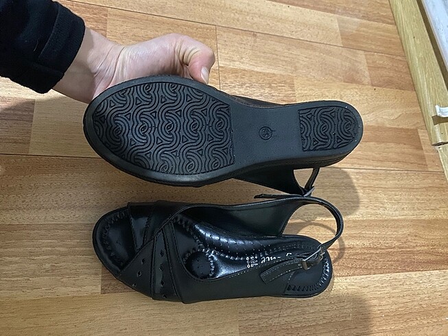 36 Beden siyah Renk Dolgu topuk sandalet