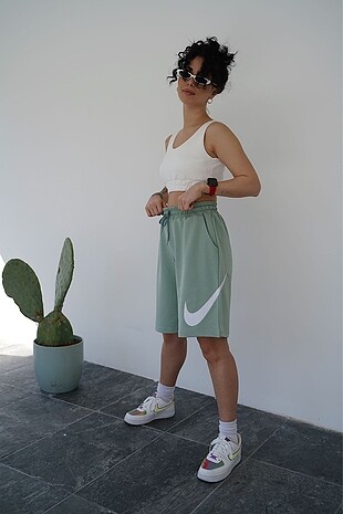 Nike Yeşil Salaş Şort