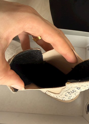 Bej Süet Dolgu Topuklu Tokalı Kadın Bot - Görsel 3