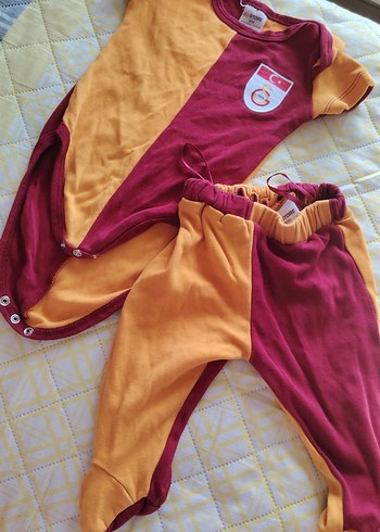 Galatasaray Kısa Kollu Bebek Body - Görsel 3