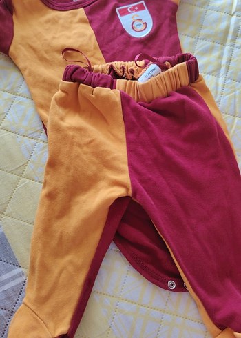 Galatasaray Kısa Kollu Bebek Body - Görsel 2