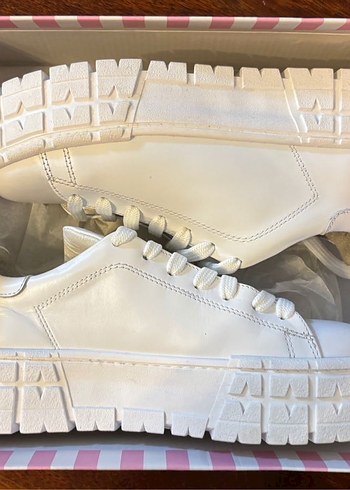 Pelinin Ayakkabıları 38