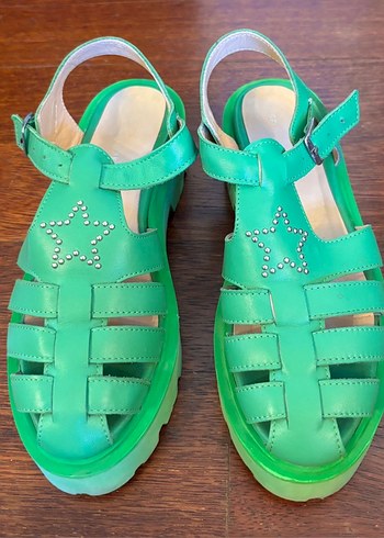 Pelinin Ayakkabıları 37