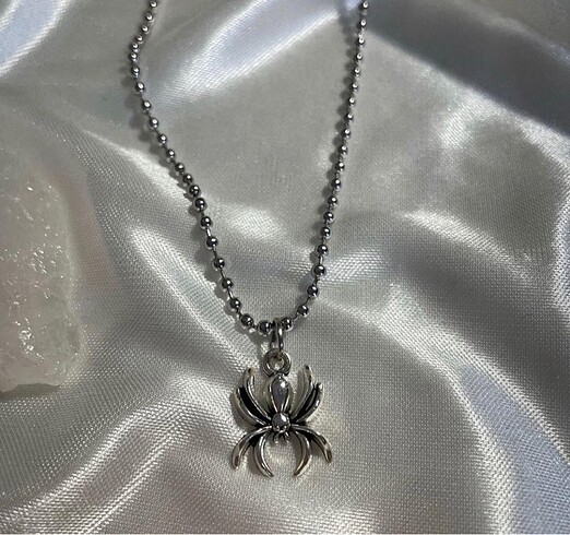 Accessorize Gothic örümcek kolye