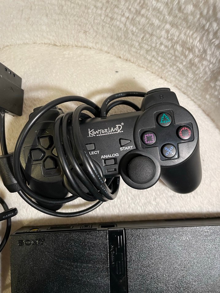 PlayStation 2 Konsol ve Kablolu Kontrolcü - Görsel 3