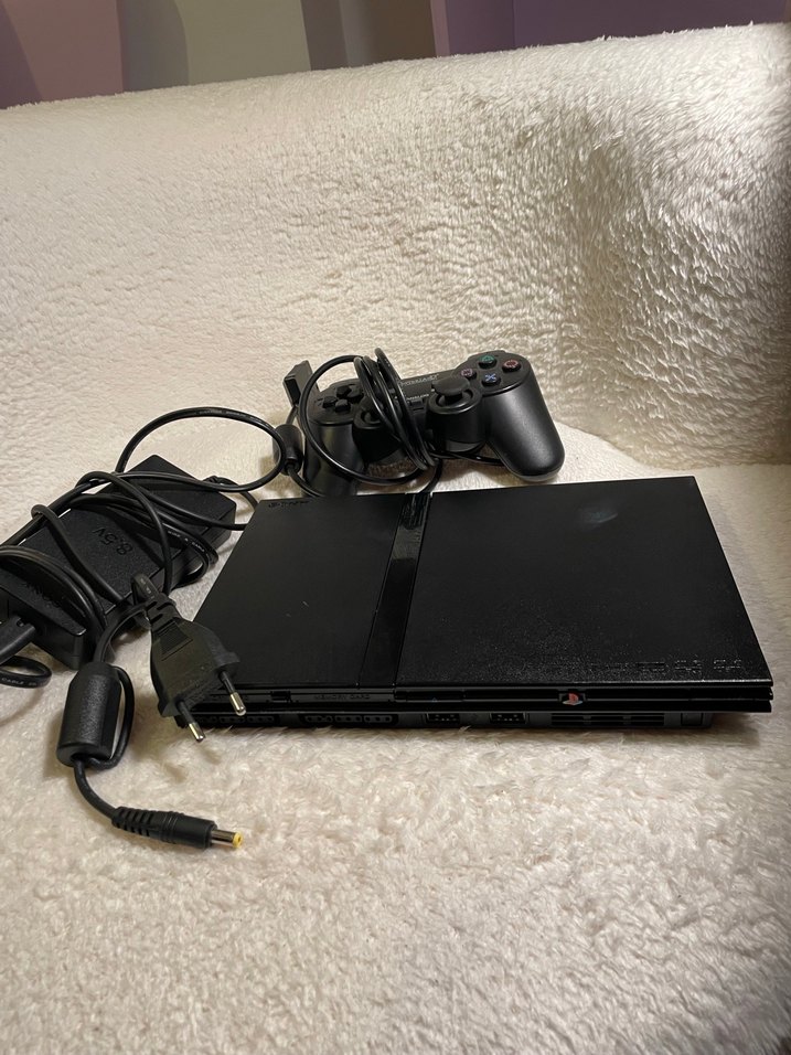 PlayStation 2 Konsol ve Kablolu Kontrolcü - Görsel 2