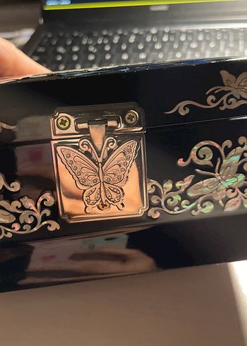 Kelebek Desenli Siyah Makyaj Kutusu - Görsel 2