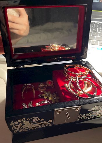 Kelebek Desenli Siyah Makyaj Kutusu - Görsel 4