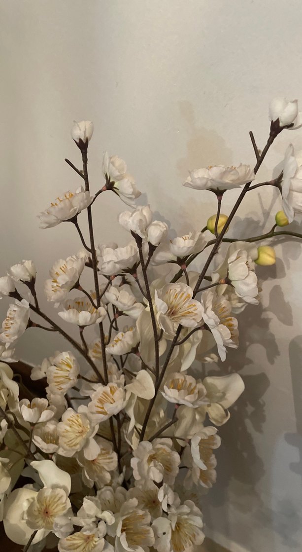 Uzun Beyaz Vazo beyaz çiçekli - Görsel 2