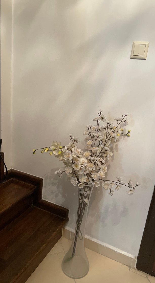 Uzun Beyaz Vazo beyaz çiçekli - Görsel 5