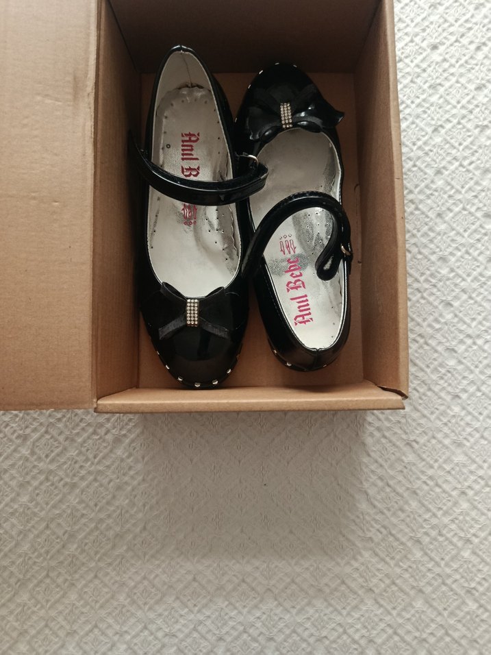 Kızlar için Parlak Siyah Tokalı Bale Düz Ayakkabı - Görsel 2