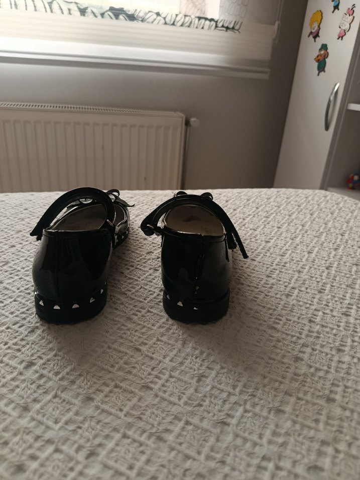 Kızlar için Parlak Siyah Tokalı Bale Düz Ayakkabı - Görsel 3