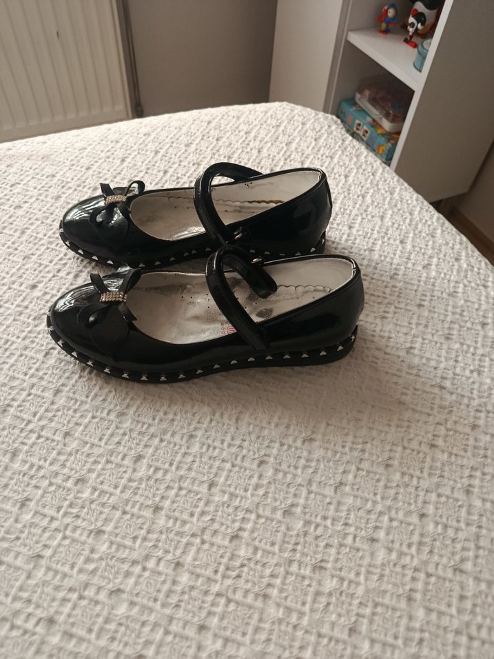 Kızlar için Parlak Siyah Tokalı Bale Düz Ayakkabı - Görsel 4
