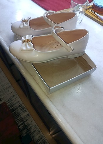 Kız Çocuk Beyaz Fiyonk Detaylı Babet - Görsel 2