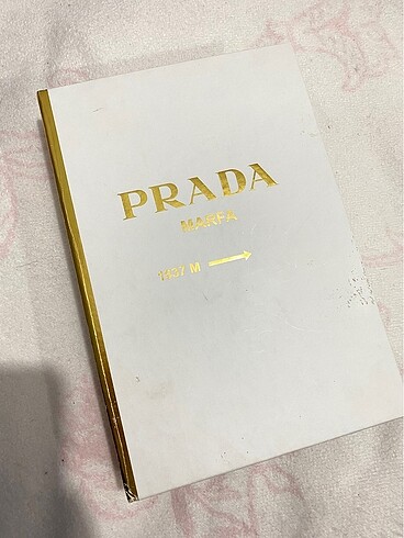 Prada gold kitap kutusu