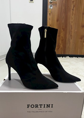 Siyah Süet Yılan Desenli Stiletto Bot