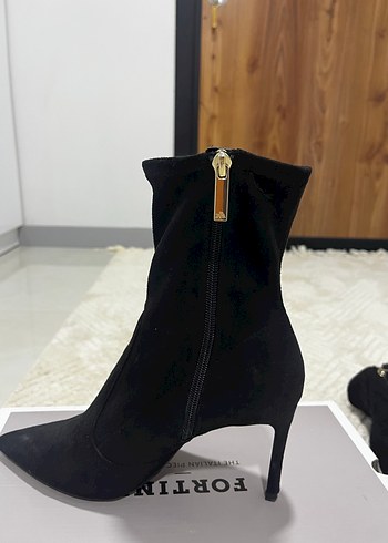 38 Beden Siyah Süet Yılan Desenli Stiletto Bot
