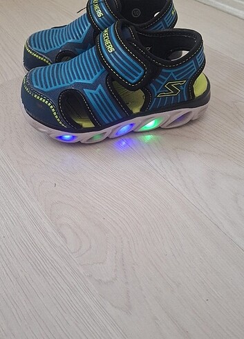Skechers ışıklı sandalet