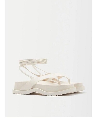 Bershka Bağcıklı Sandalet