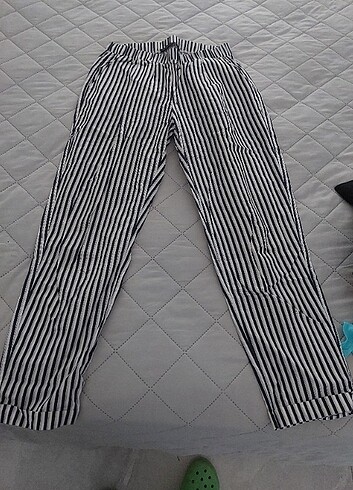 2 adet günlük pantalon tanesi 100tl