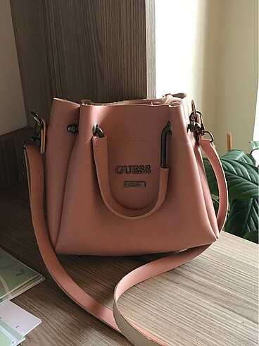 Pembe Kol Çantası