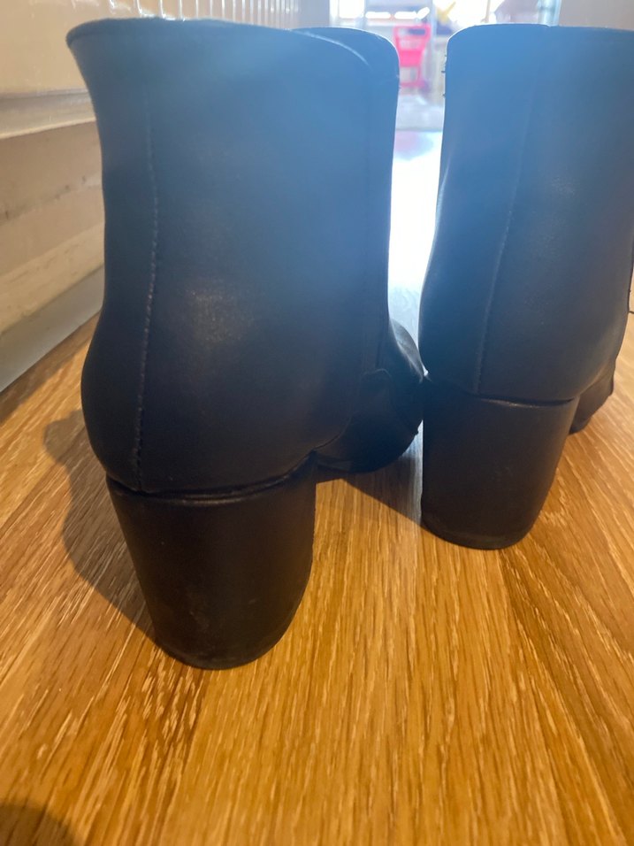 Kadın Siyah Deri Topuklu Bot - Görsel 2