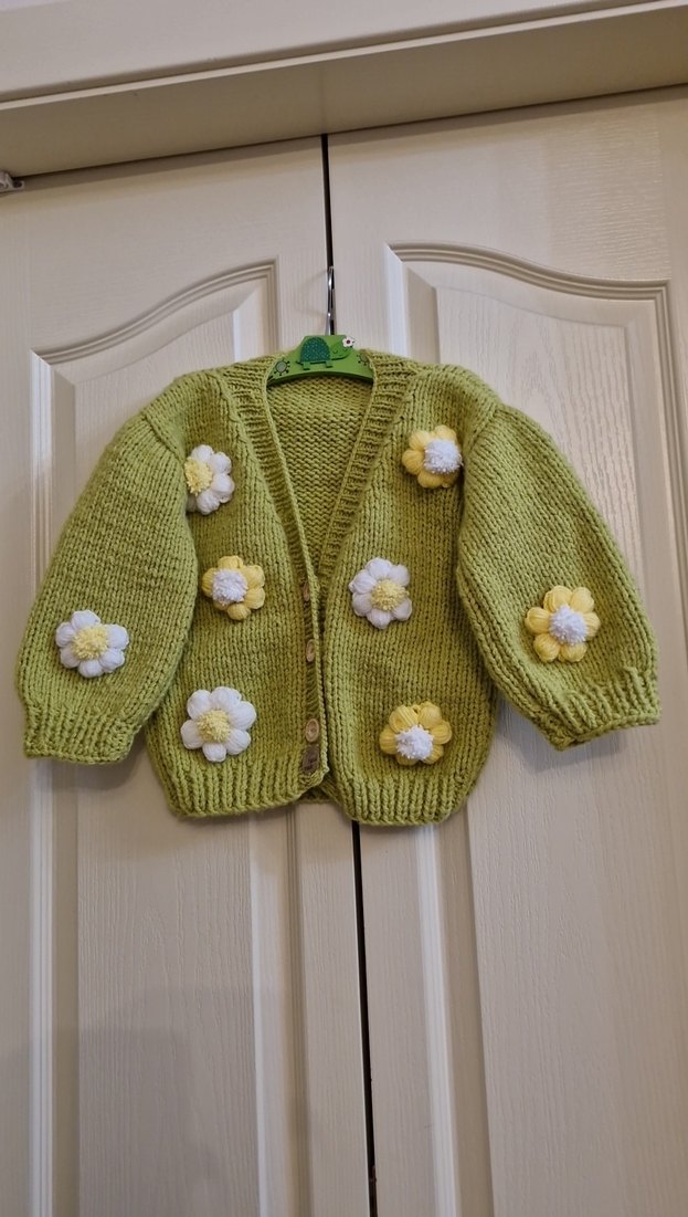 Sarı Çiçekli Örgü Kız Hırka - Görsel 2