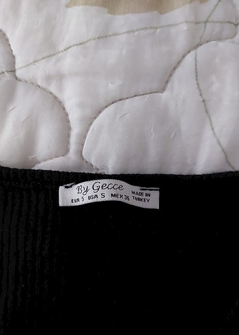 Siyah V Yaka Drapeli Kısa Kollu Bluz - Görsel 2